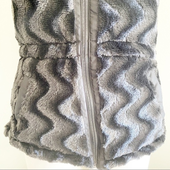 CASUAL IDENTITY Reversible Quilted Fur Vest Black - Picture 5 of 14